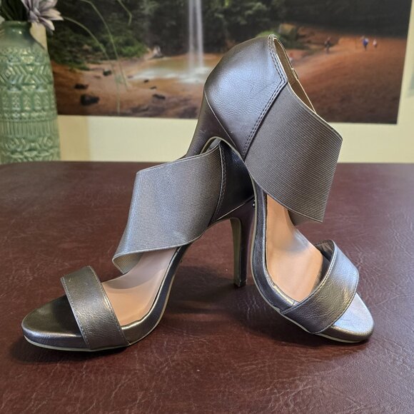 Comfy Shoes That Go with Everything! - Picture 2 of 9